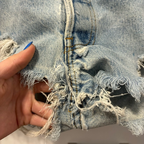 VINTAGE Levi’s Distressed Shredded Denim Shorts - Picture 3 of 12